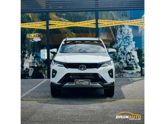 TOYOTA-HILUX SW4-2024