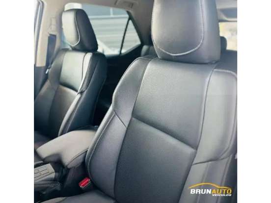 TOYOTA-HILUX SW4-2024