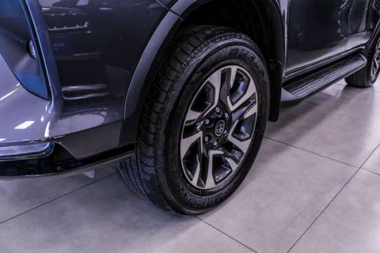 TOYOTA-HILUX SW4-2.8 D-4D TURBO DIESEL SRX PLATINUM 7L 4X4 AUTOMÁTICO TOYOTA-HILUX SW4-2024