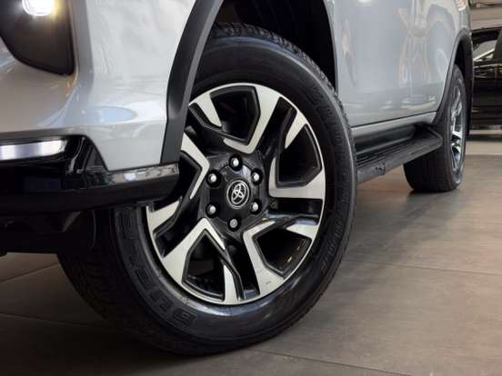 TOYOTA-HILUX SW4-2.8 D-4D TURBO DIESEL SRX PLATINUM 7L 4X4 AUTOMÁTICO TOYOTA-HILUX SW4-2024
