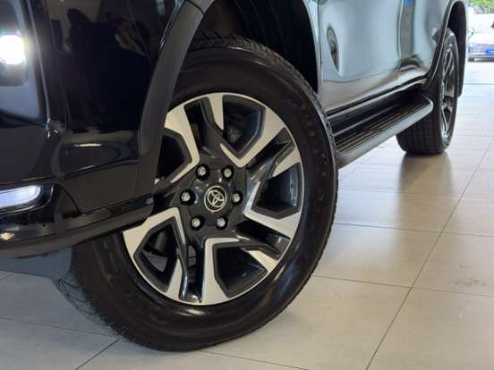 TOYOTA-HILUX SW4-2.8 D-4D TURBO DIESEL SRX PLATINUM 7L 4X4 AUTOMÁTICO TOYOTA-HILUX SW4-2024