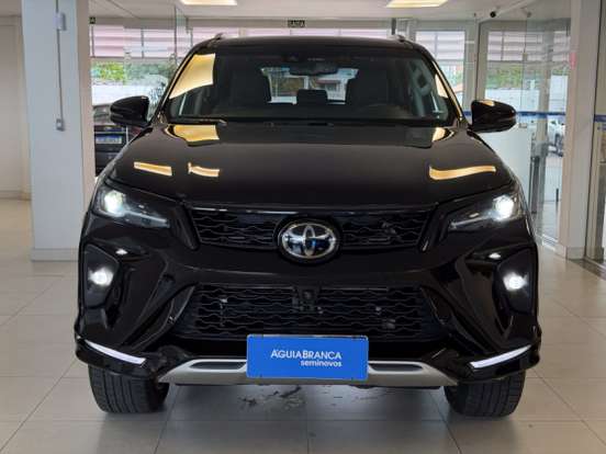 TOYOTA-HILUX SW4-2024