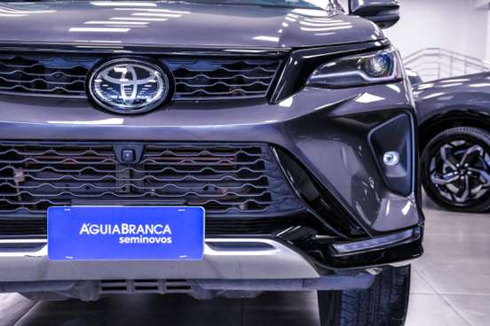 TOYOTA-HILUX SW4-2.8 D-4D TURBO DIESEL SRX PLATINUM 7L 4X4 AUTOMÁTICO TOYOTA-HILUX SW4-2024