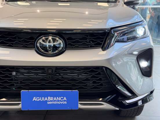 TOYOTA-HILUX SW4-2.8 D-4D TURBO DIESEL SRX PLATINUM 7L 4X4 AUTOMÁTICO TOYOTA-HILUX SW4-2024