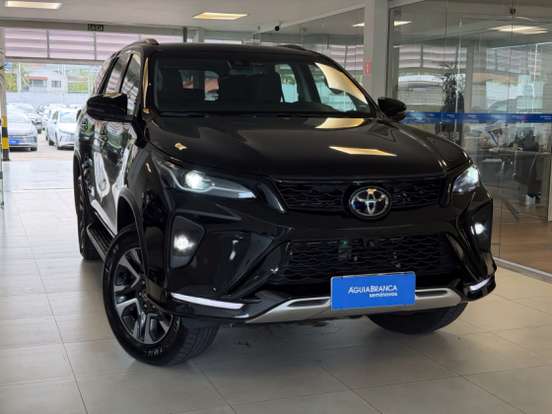 TOYOTA-HILUX SW4-2.8 D-4D TURBO DIESEL SRX PLATINUM 7L 4X4 AUTOMÁTICO TOYOTA-HILUX SW4-2024