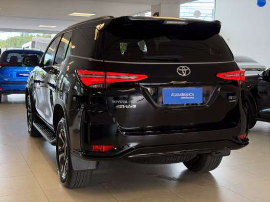 TOYOTA-HILUX SW4-2024