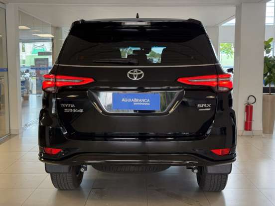 TOYOTA-HILUX SW4-2.8 D-4D TURBO DIESEL SRX PLATINUM 7L 4X4 AUTOMÁTICO TOYOTA-HILUX SW4-2024