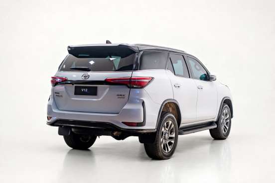 TOYOTA-HILUX SW4-2023