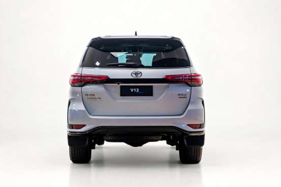 TOYOTA-HILUX SW4-2023