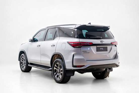 TOYOTA-HILUX SW4-2023