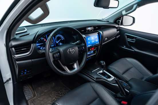TOYOTA-HILUX SW4-2023
