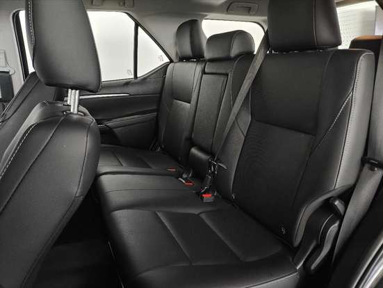 TOYOTA-HILUX SW4-2024