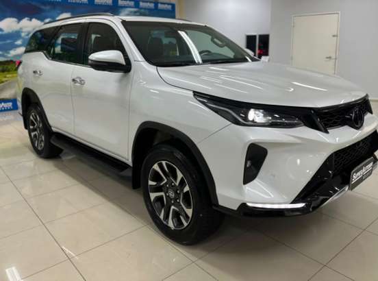 TOYOTA-HILUX SW4-2025