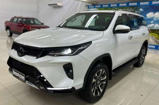 TOYOTA-HILUX SW4-2025