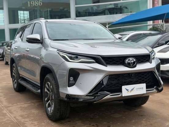 TOYOTA-HILUX SW4-2024