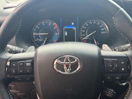 TOYOTA-HILUX SW4-2024