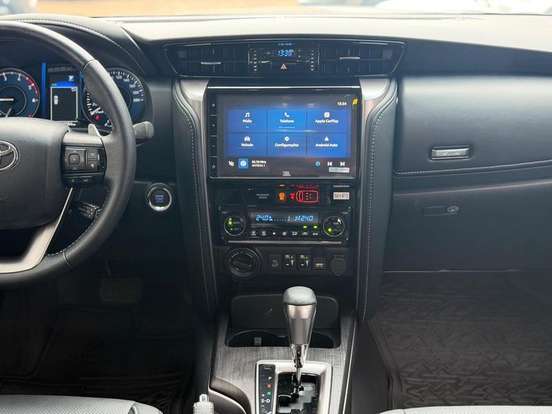 TOYOTA-HILUX SW4-2024
