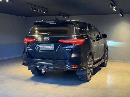 TOYOTA-HILUX SW4-2024