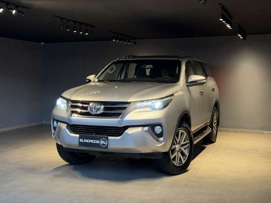 TOYOTA-HILUX SW4-2017