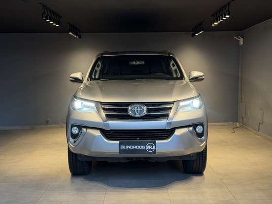 TOYOTA-HILUX SW4-2.8 SRX 4X4 16V TURBO INTERCOOLER DIESEL 4P AUTOMÁTICO TOYOTA-HILUX SW4-2017