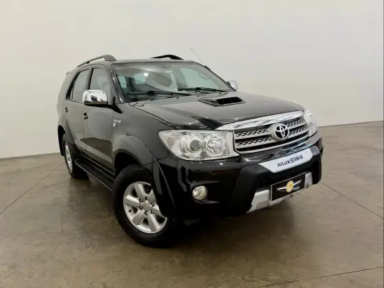 TOYOTA HILUX SW4 3.0 SRV 4X4 7 LUGARES 16V TURBO INTERCOOLER DIESEL 4P AUTOMÁTICO