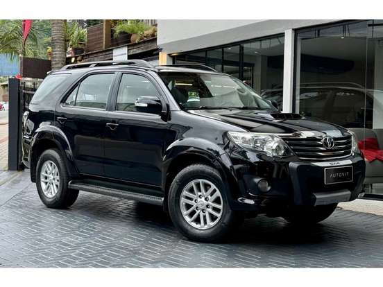 TOYOTA-HILUX SW4-2014