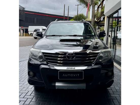 TOYOTA-HILUX SW4-3.0 SR 4X4 16V TURBO INTERCOOLER DIESEL 4P AUTOMÁTICO TOYOTA-HILUX SW4-2014
