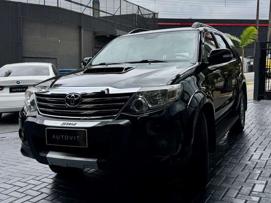 TOYOTA-HILUX SW4-2014
