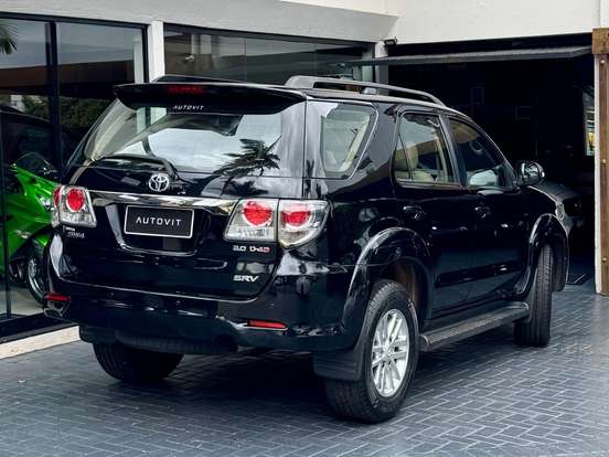 TOYOTA-HILUX SW4-3.0 SR 4X4 16V TURBO INTERCOOLER DIESEL 4P AUTOMÁTICO TOYOTA-HILUX SW4-2014