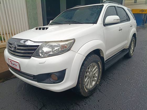 TOYOTA HILUX SW4 3.0 SRV 4X4 16V TURBO INTERCOOLER DIESEL 4P AUTOMÁTICO