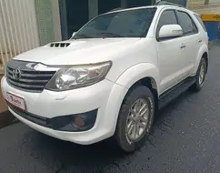 TOYOTA HILUX SW4 3.0 SRV 4X4 16V TURBO INTERCOOLER DIESEL 4P AUTOMÁTICO TOYOTA HILUX SW4 3.0 SRV 4X4 16V TURBO INTERCOOLER DIESEL 4P AUTOMÁTICO