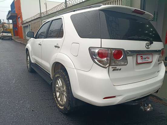 TOYOTA-HILUX SW4-3.0 SRV 4X4 16V TURBO INTERCOOLER DIESEL 4P AUTOMÁTICO TOYOTA-HILUX SW4-2014