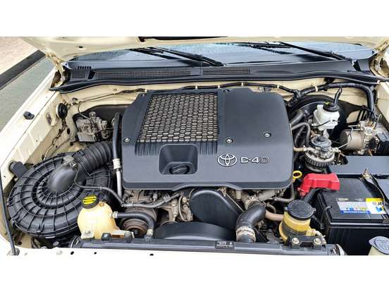 TOYOTA-HILUX SW4-3.0 SRV 4X4 16V TURBO INTERCOOLER DIESEL 4P AUTOMÁTICO TOYOTA-HILUX SW4-2014