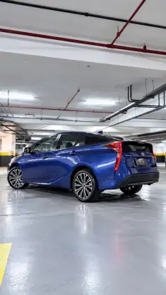 TOYOTA-PRIUS-2017