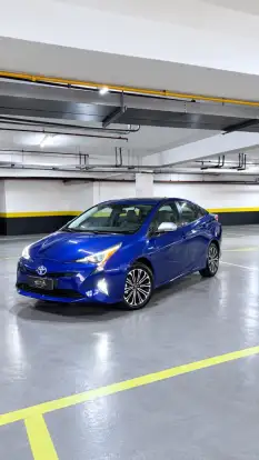 TOYOTA-PRIUS-2017