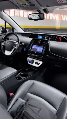 TOYOTA-PRIUS-2017