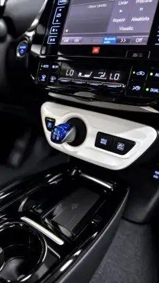 TOYOTA-PRIUS-2017
