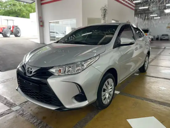 TOYOTA-YARIS-2024