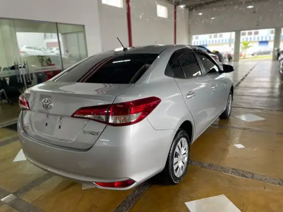 TOYOTA-YARIS-2024