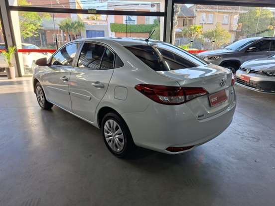 TOYOTA-YARIS-2021