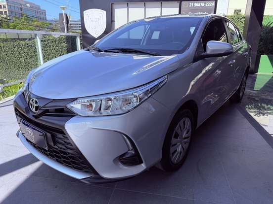 TOYOTA-YARIS-2022