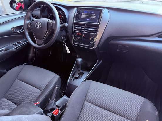 TOYOTA-YARIS-2022