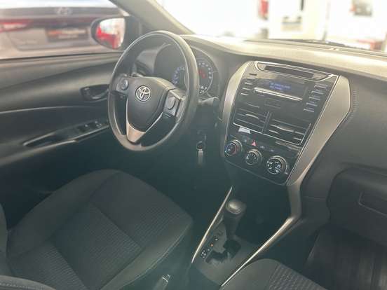 TOYOTA-YARIS-2021