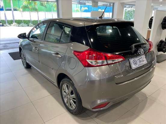 TOYOTA-YARIS-2020