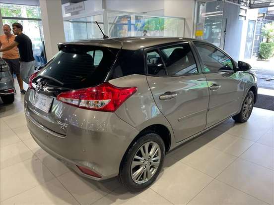 TOYOTA-YARIS-2020