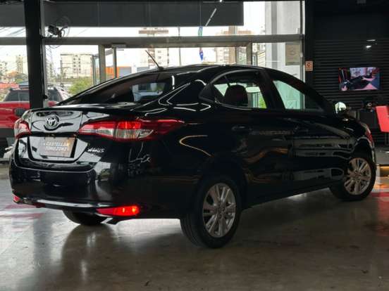 TOYOTA-YARIS-2019