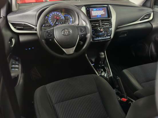 TOYOTA-YARIS-2019