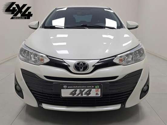 TOYOTA-YARIS-2018