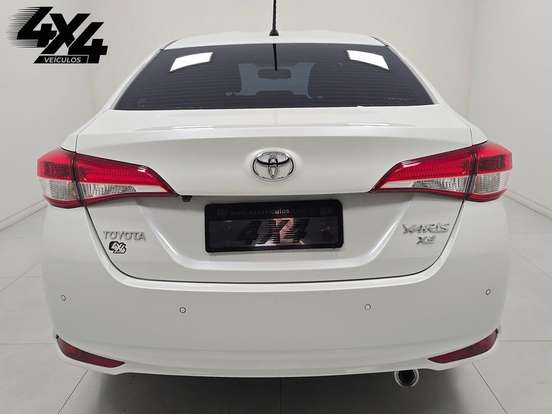 TOYOTA-YARIS-2018