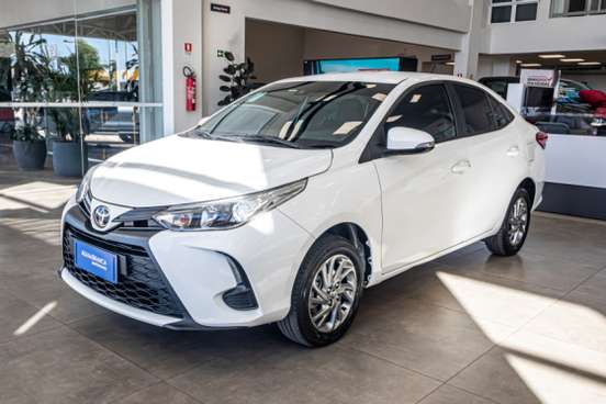 TOYOTA-YARIS-2024